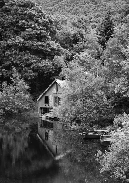 Black and white retro style picture of derelict boathouse and ro — Stock Photo, Image