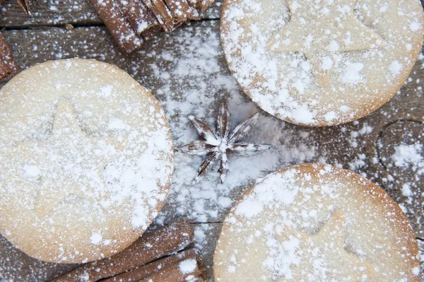 素朴なスタイルの木製の背景にクリスマスの食べ物の暖かいイメージ — ストック写真