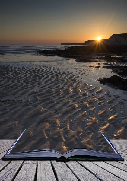 Páginas conceptuales creativas del libro Long exposure landscape rocky sho —  Fotos de Stock