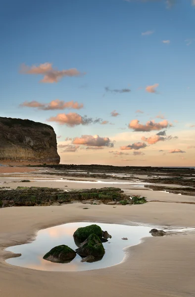 Landscape seascape of jagged and rugged rocks on coastline with — Stock Photo, Image