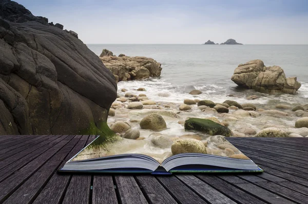Concetto creativo pagine di libro Bel paesaggio di Porth Nanv — Foto Stock