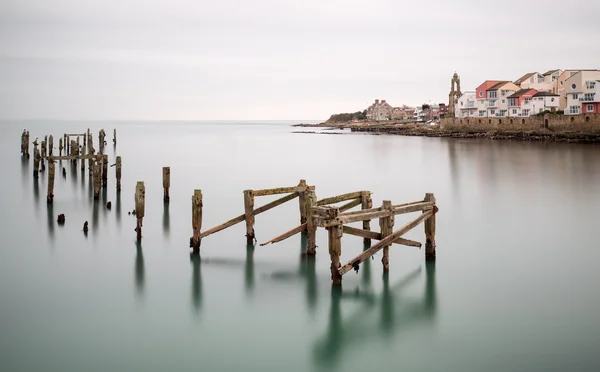 乳白色の長時間露光で遺棄桟橋の美術景観イメージ — ストック写真