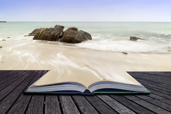 Kreatív koncepció oldalak könyv Sennen Cove beach naplemente előtt én — Stock Fotó