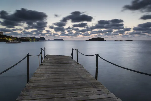 Superbe paysage aube lever de soleil sur jetée et longue exposition Med — Photo