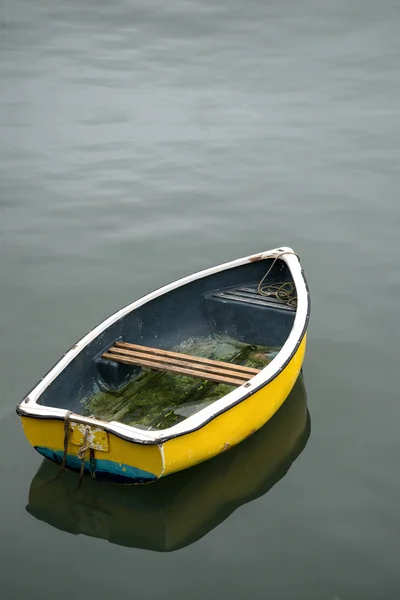 Neglected old rowing boat on calm sea water — Stock Photo, Image