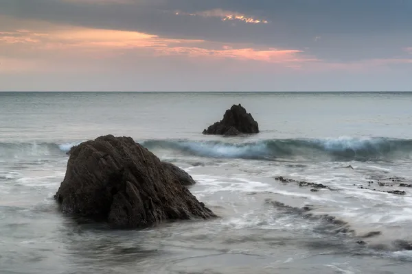 Hope Cove sunset landscape seascape with rocky coastline and lon — Stock Photo, Image
