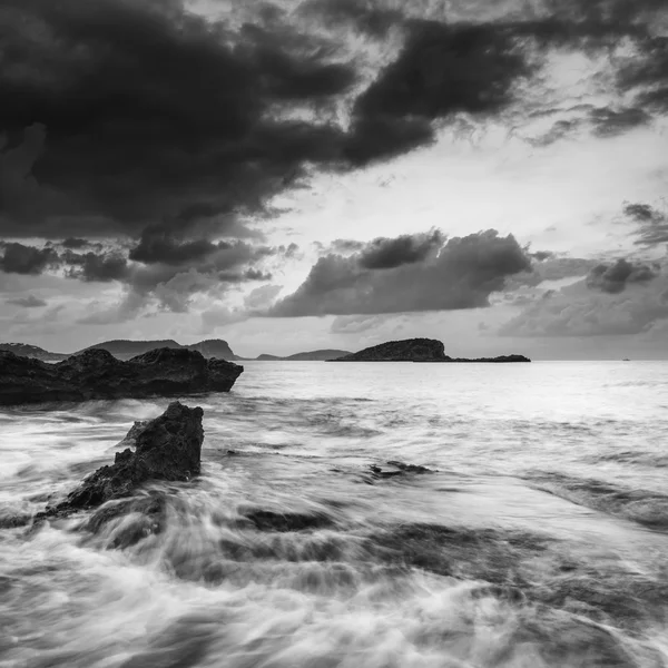 Sunrise over rocky coastline on Meditarranean Sea landscape in S — Stock Photo, Image