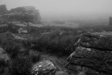 sonbaharın kayalar ve f Dartmoor üzerinde ulusal park peyzaj