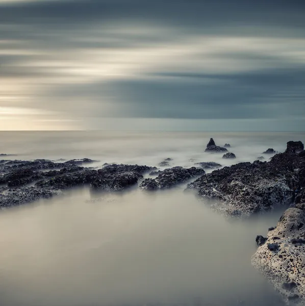 Vintage tarzı çapraz işlenmiş deniz manzarası uzun pozlama — Stok fotoğraf