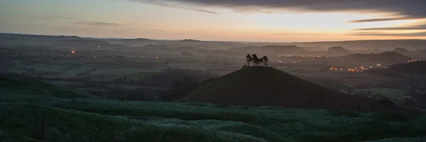 Panorama dimmiga gröna landskapet levande dawn sunrise — Stockfoto