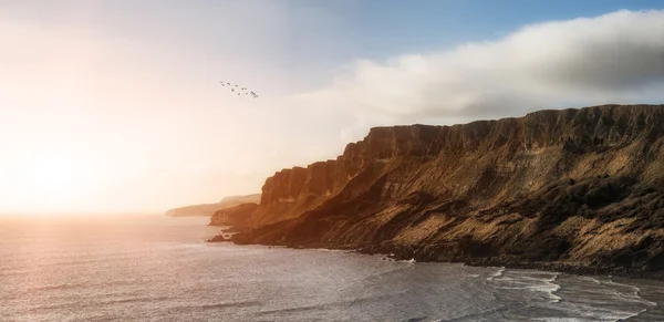 Hermosa imagen del paisaje oceánico durante el impresionante atardecer —  Fotos de Stock