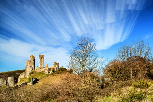 Уникальный пейзаж средневекового замка — стоковое фото