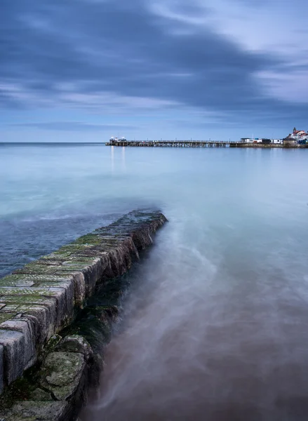 Long exposure seascape landscape during dramatic evening in Wint — Stock Photo, Image