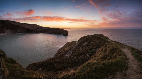 Superbe lever de soleil d'été sur un paysage océanique calme — Photo