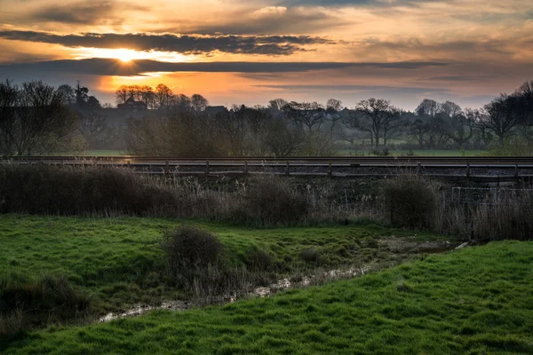 Demiryolu parça ile kırsal manzara üzerinde aşağı — Stok fotoğraf