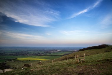gökyüzü günbatımı kırsal peyzaj üzerinde yaz aylarında çarpıcı.
