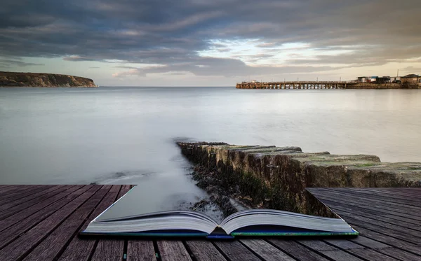 극적인 ev 동안 책 개념 긴 노출 바다 풍경 — 스톡 사진