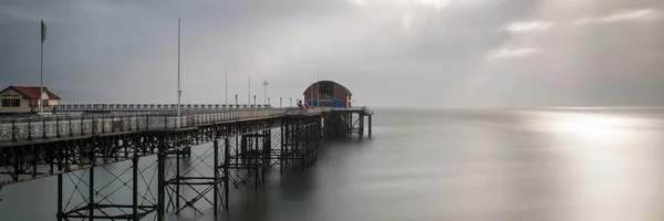 Landscape panorama long exposure peaceful image of Mumbles pier — Stock Photo, Image