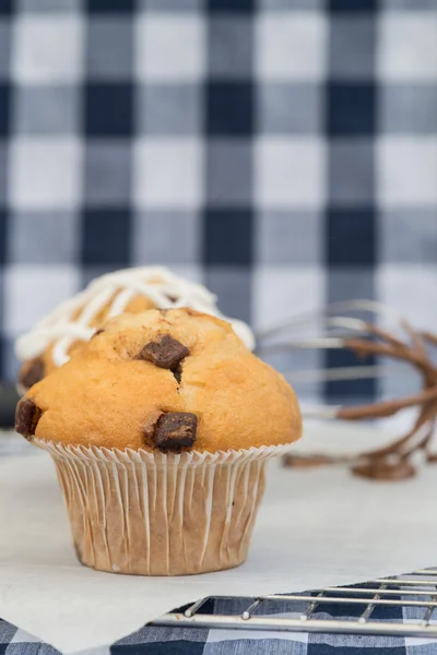 Heerlijke huisgemaakte chocolade chip muffins — Stockfoto