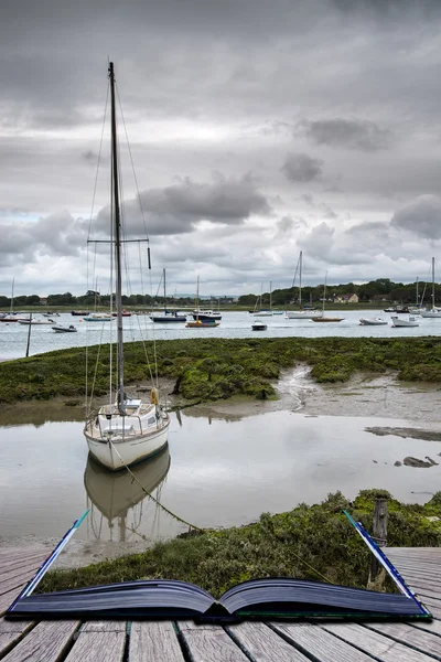 Landscape of moody evening sky over low tide marine Creative con — Stock Photo, Image