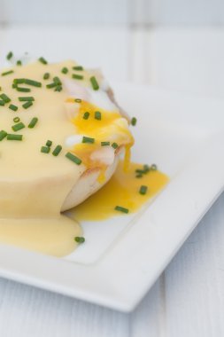 haşlanmış yumurta ve holla İngilizce muffins yumurta benedict kızarmak ham
