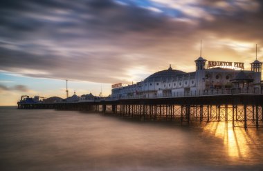 brighton pier kış günbatımı uzun pozlama.
