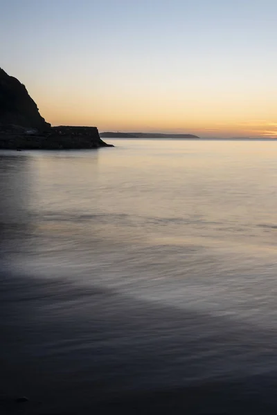 Потрясающий Восход Солнца Над Песками Пентевана Корнуолле Ярким Небом Длинным — стоковое фото