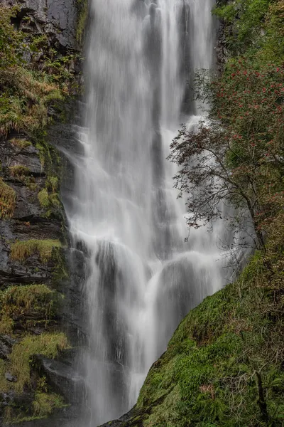 Beautiful Long Exposure Landscape Early Autumn Image Pistyll Rhaeader Waterfall — Stock Photo, Image