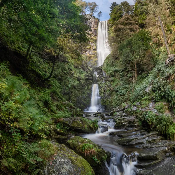 Beautiful Long Exposure Landscape Early Autumn Image Pistyll Rhaeader Waterfall — Stock Photo, Image