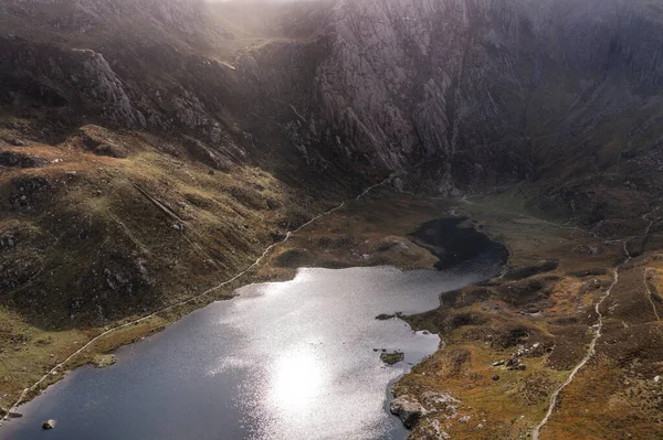 Uçan Nın Hava Görüntüsü Büyüleyici Sonbahar Manzarası Llyn Idwal Snowdonia — Stok fotoğraf