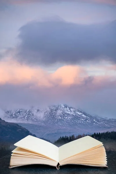 Hermosa Imagen Paisaje Través Loch Lomond Mirando Hacia Cima Montaña — Foto de Stock