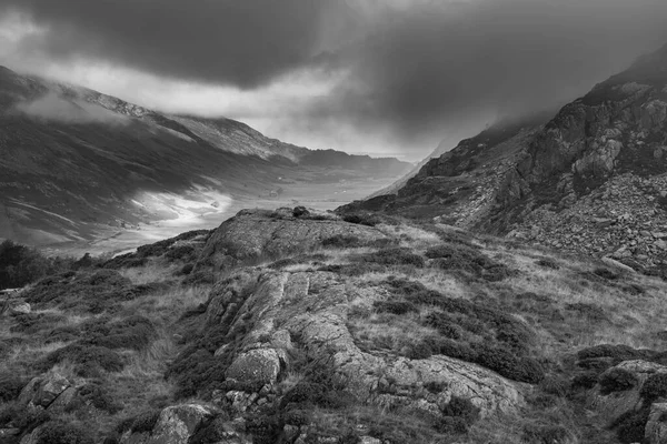 Snowdonia Ulusal Parkı Ndaki Nant Fracon Vadisi Boyunca Karamsar Gökyüzü — Stok fotoğraf