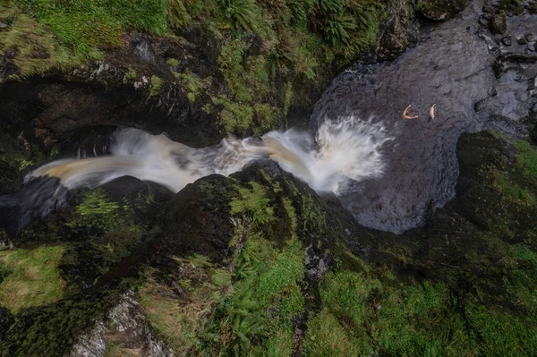 Luftfliegerdrohne Schöne Landschaft Frühherbst Bild Des Pistyll Rhaeader Wasserfalls Wales — Stockfoto