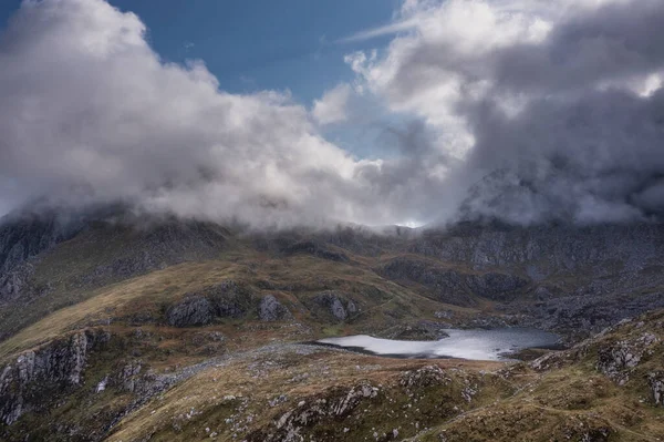 Episches Stimmungsvolles Landschaftsbild Von Llyn Bochlwyd Den Bergen Snowdonia Nationalpark — Stockfoto