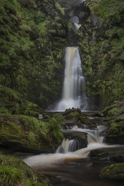 Beautiful Long Exposure Landscape Early Autumn Image Pistyll Rhaeader Waterfall — Stock Photo, Image