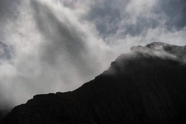 Epický Horský Obraz Pen Ole Wen Národním Parku Snowdonia Nízkým — Stock fotografie