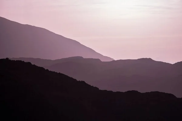 Beautiful Mountain Landscape Image Magenta Sunset Lake District Peaks — Stockfoto