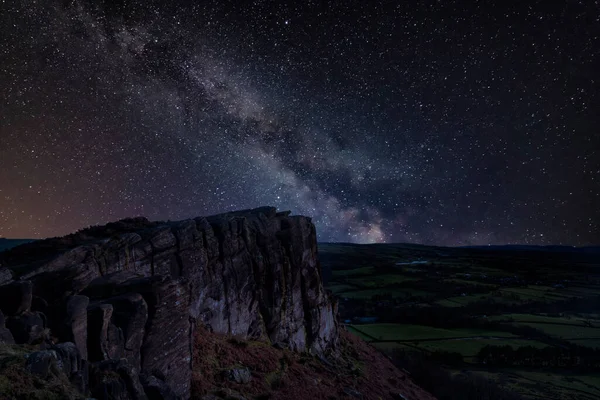 Imagen Compuesta Digital Vía Láctea Impresionante Distrito Los Picos Épicos —  Fotos de Stock