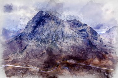 Uçan dron dramatik manzara görüntüsü Buachaille Etive Mor ve İskoçya 'da bir kış günü dağları ve vadileri çevreleyen