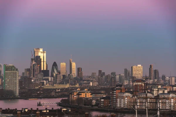 2022年1月30日 日出时分 伦敦城市广场的日出美景闪烁着柔和的光芒 到处可见标志性建筑 — 图库照片