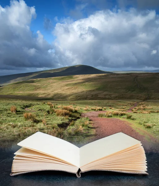 Cyfrowy Kompozytowy Obraz Pięknego Krajobrazu Parku Narodowego Brecon Beacons Dramatycznym — Zdjęcie stockowe