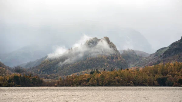 Beautiful Landscape Image Caste Crag Shrouded Mist Autumn View Derwentwater — Stock Photo, Image