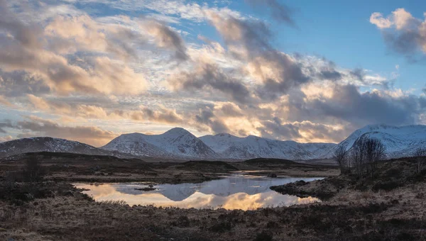 Impressionante Panorama Inverno Imagem Montanha Vista Loch Highlands Escoceses Com — Fotografia de Stock