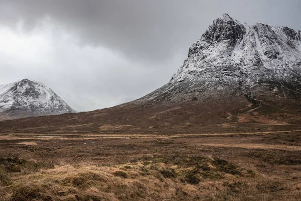 苏格兰高地标志性的史东 布阿契尔山冬季景色迷人而壮观 — 图库照片