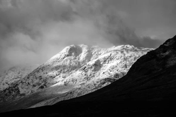 Blanco Negro Impresionante Hermosa Imagen Paisaje Invierno Lost Valley Escocia — Foto de Stock