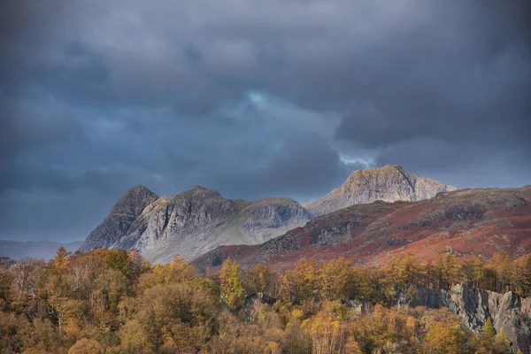 Epic Landscape Image Stunning Autumn Sunset Light Langdale Pikes Looking — Stock Photo, Image