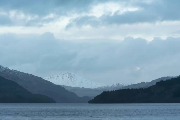 Lovely Winter Landscape Image View Loch Lomond Snowcapped Mountain Range — Foto de Stock