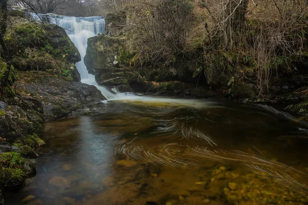 Göl Bölgesi Ndeki Aira Force Upper Falls Renkli Sonbaharda Çekilmiş — Stok fotoğraf