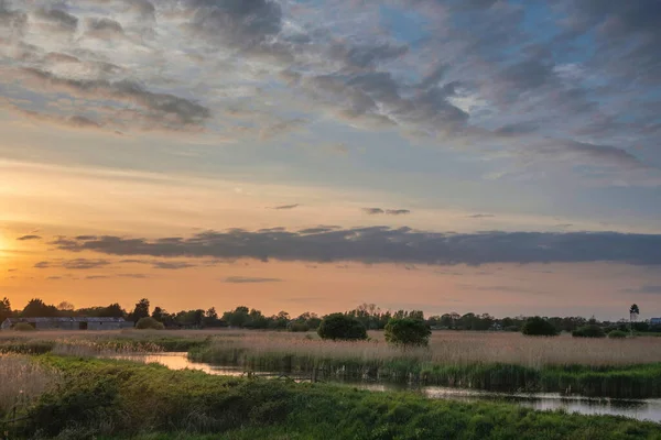 Piękny Krajobraz Zachód Słońca Obraz Somerset Levels Mokradła Anglii Wiosną — Zdjęcie stockowe