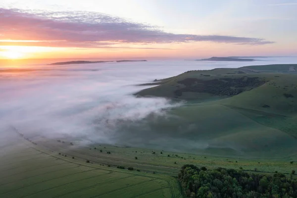 Bella Immagine Paesaggio Drone Mare Nebbia Rotolamento Attraverso South Downs — Foto Stock
